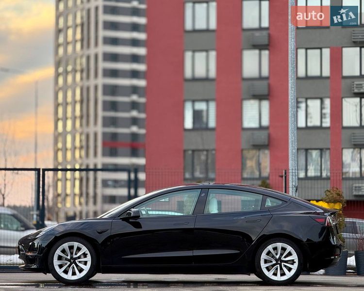 Седан Tesla Model 3 2022 в Києві