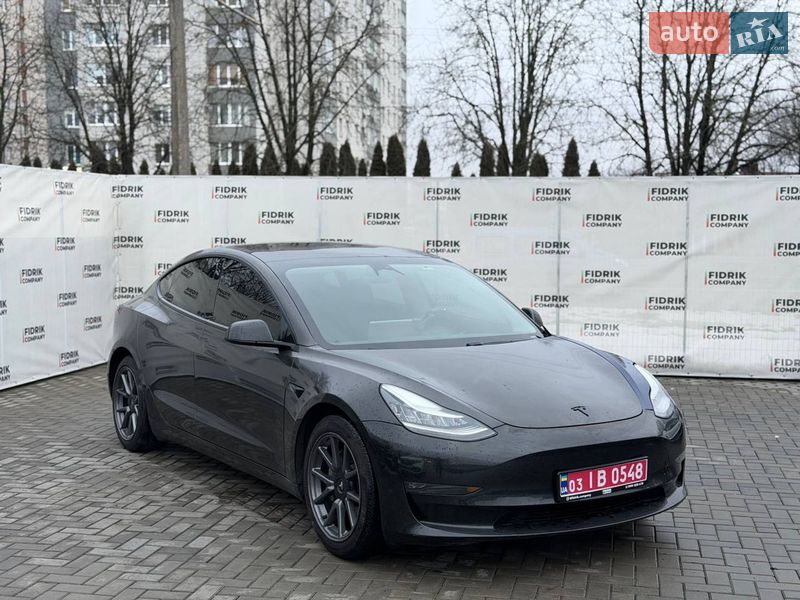 Седан Tesla Model 3 2020 в Луцке