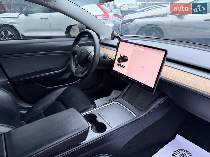 Седан Tesla Model 3 2020 в Луцке