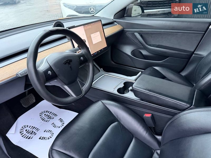 Седан Tesla Model 3 2020 в Луцке