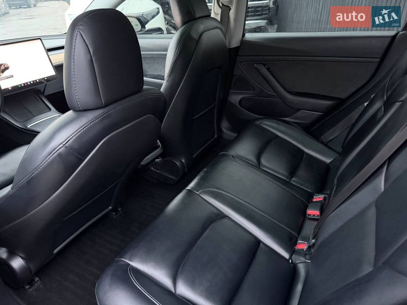 Седан Tesla Model 3 2020 в Луцке