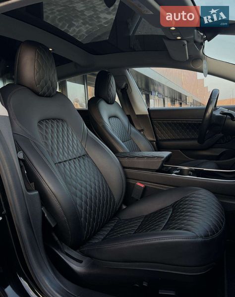 Седан Tesla Model 3 2019 в Ровно