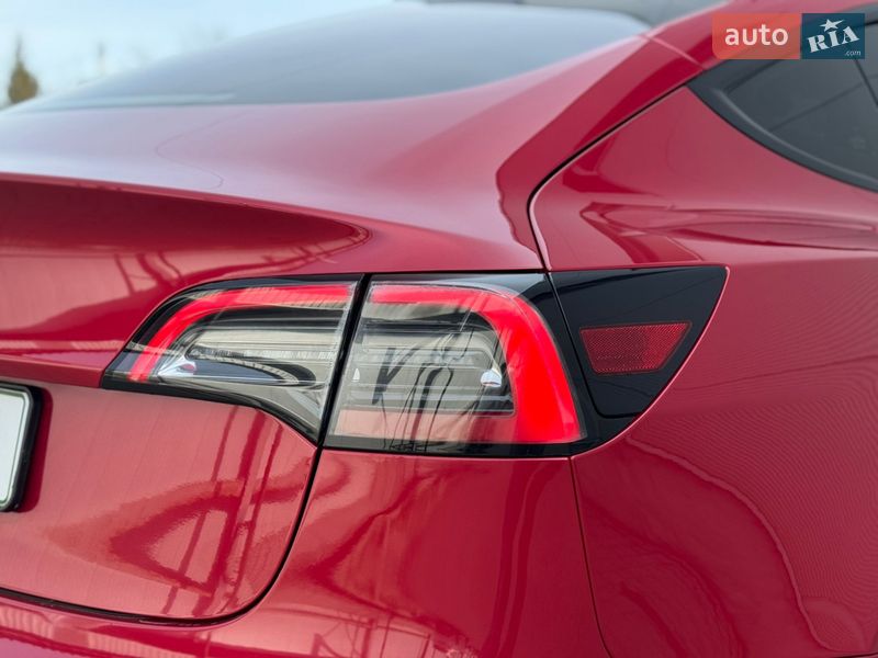 Седан Tesla Model 3 2021 в Ивано-Франковске