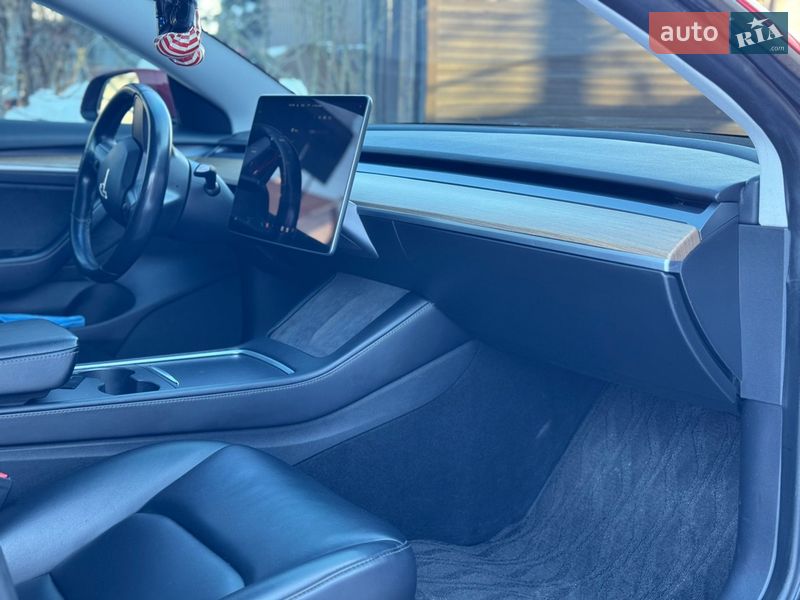 Седан Tesla Model 3 2021 в Ивано-Франковске
