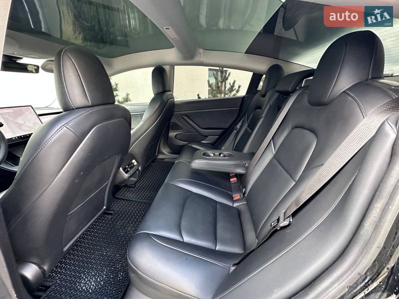 Седан Tesla Model 3 2021 в Луцьку