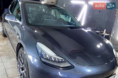 Седан Tesla Model 3 2018 в Львове