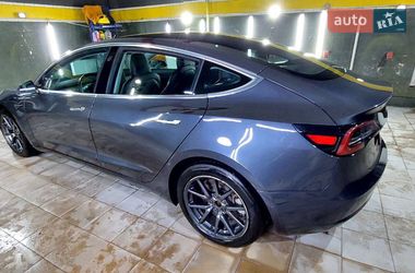 Седан Tesla Model 3 2018 в Львове