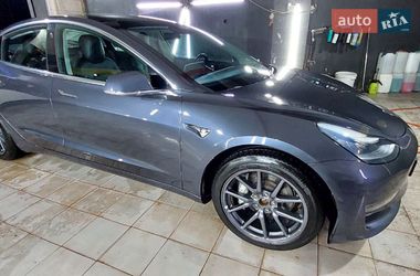 Седан Tesla Model 3 2018 в Львове