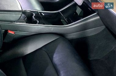 Седан Tesla Model 3 2018 в Львове