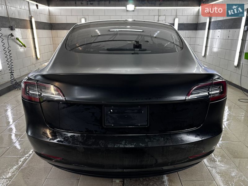 Седан Tesla Model 3 2020 в Киеве
