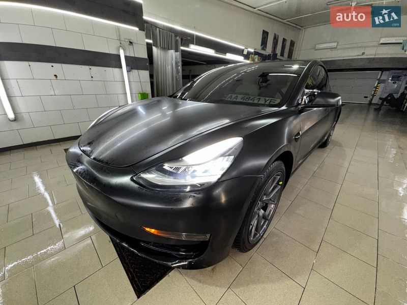 Седан Tesla Model 3 2020 в Киеве