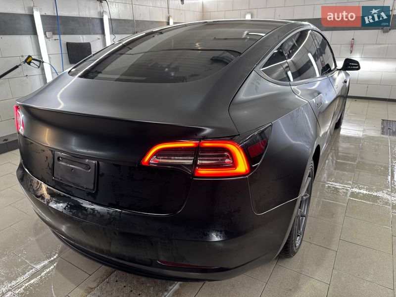 Седан Tesla Model 3 2020 в Киеве