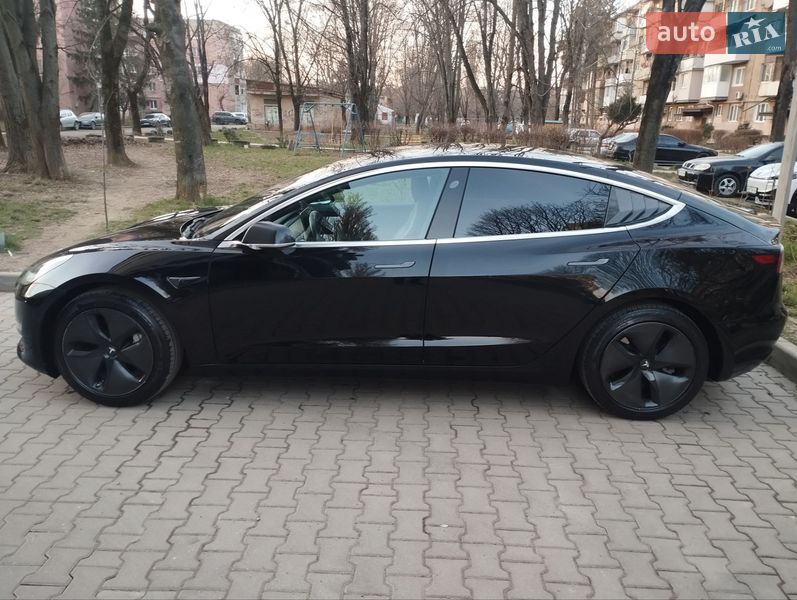 Седан Tesla Model 3 2019 в Ужгороде