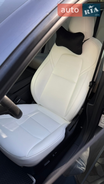 Седан Tesla Model 3 2022 в Тернополі