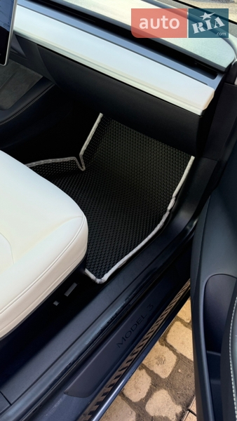 Седан Tesla Model 3 2022 в Тернополі