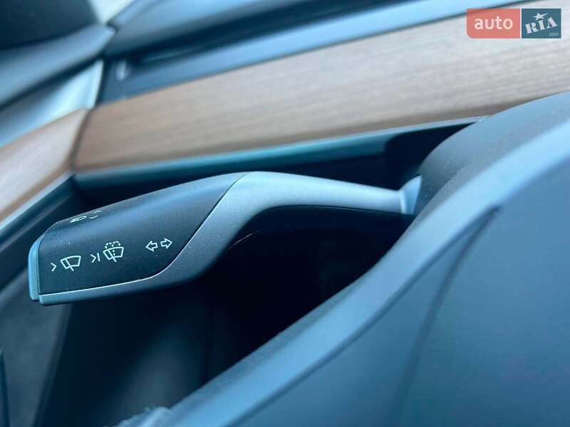 Седан Tesla Model 3 2022 в Львові