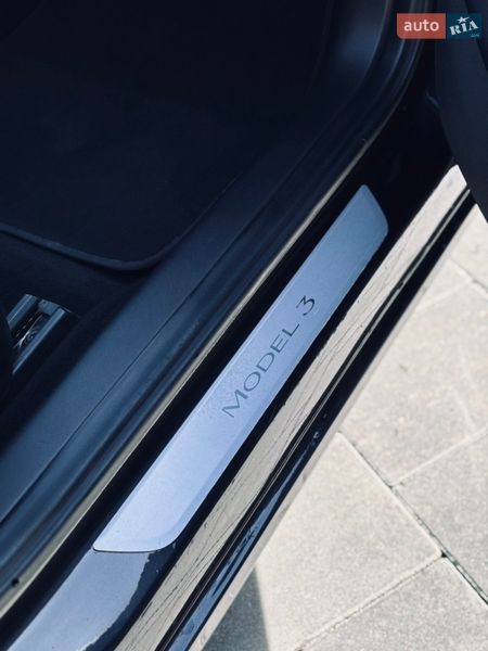 Седан Tesla Model 3 2018 в Луцьку