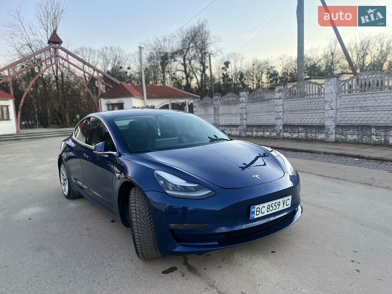 Седан Tesla Model 3 2019 в Стрые