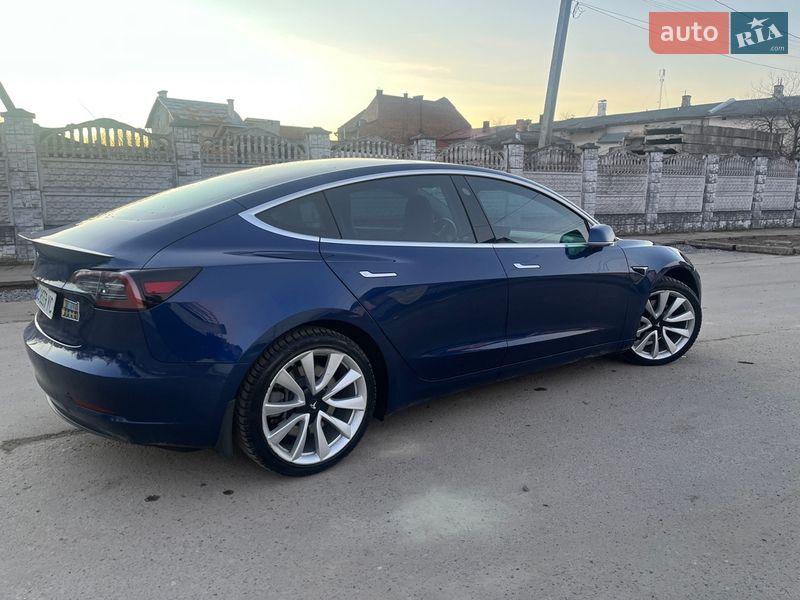 Седан Tesla Model 3 2019 в Стрые