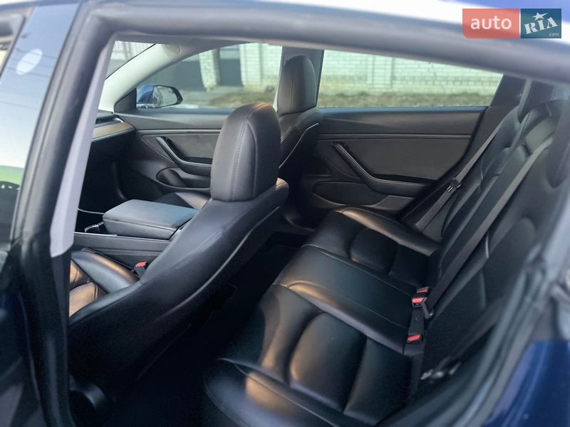 Седан Tesla Model 3 2019 в Стрые