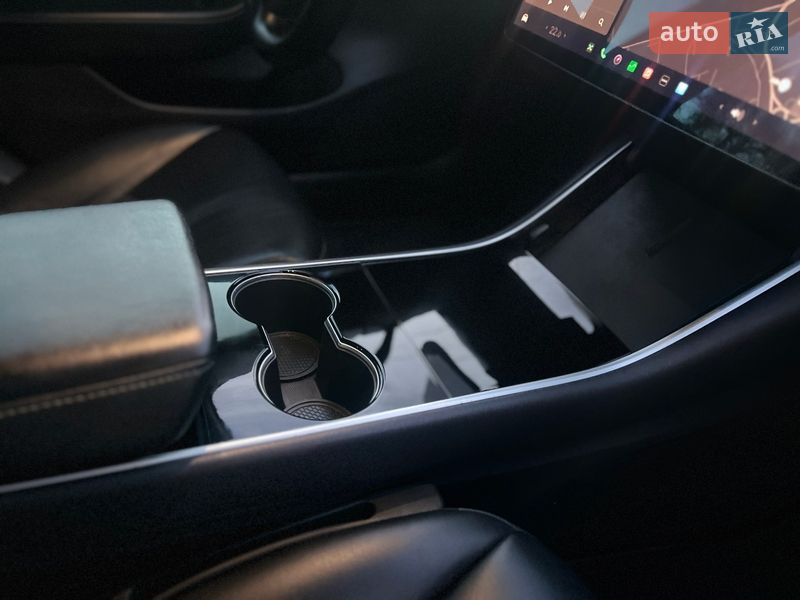 Седан Tesla Model 3 2019 в Стрые