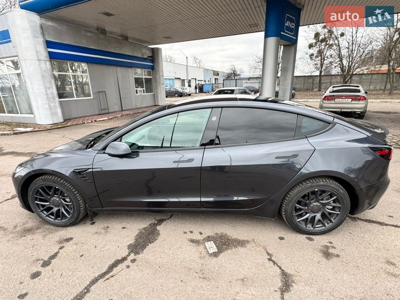 Седан Tesla Model 3 2024 в Черкассах