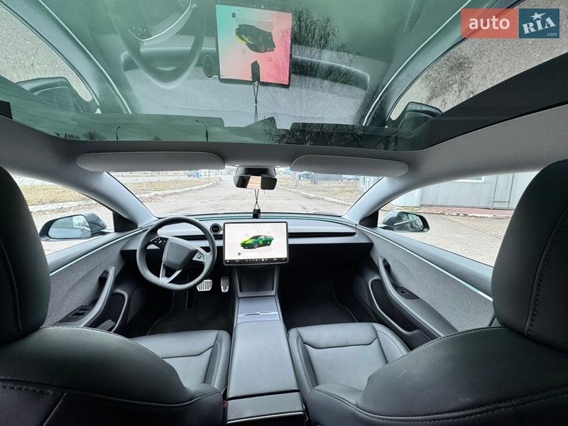 Седан Tesla Model 3 2024 в Черкассах