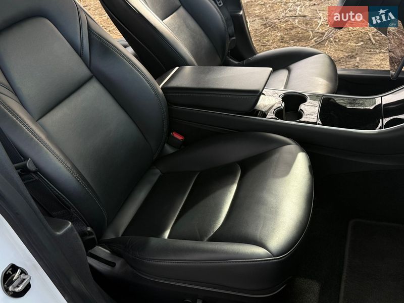 Седан Tesla Model 3 2019 в Ивано-Франковске