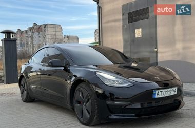 Седан Tesla Model 3 2018 в Калуші