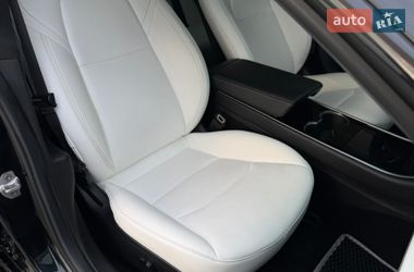 Седан Tesla Model 3 2018 в Калуше