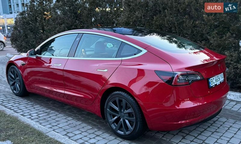 Седан Tesla Model 3 2020 в Львове