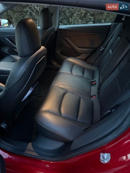 Седан Tesla Model 3 2020 в Львове