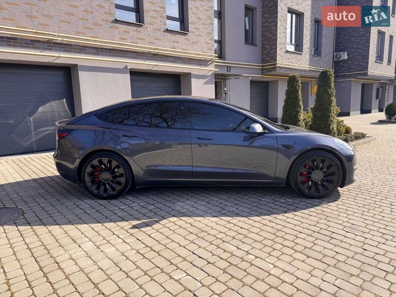 Седан Tesla Model 3 2022 в Львові