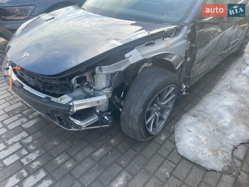 Седан Tesla Model 3 2023 в Львове