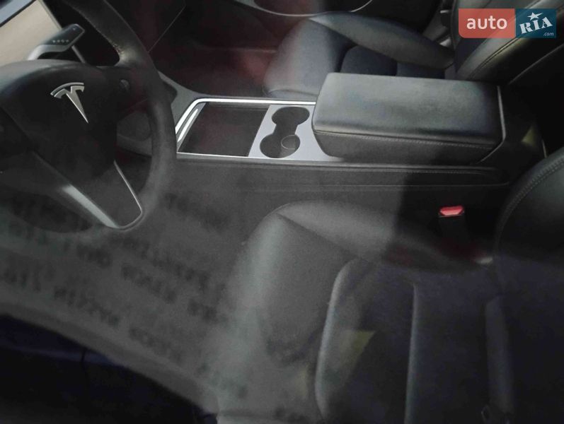 Седан Tesla Model 3 2023 в Львове