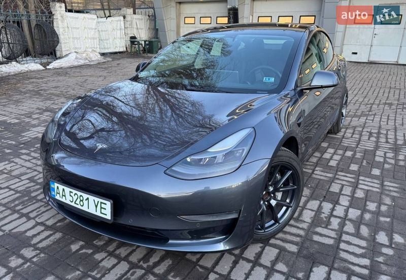 Седан Tesla Model 3 2022 в Киеве
