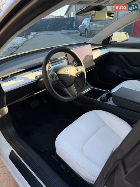 Седан Tesla Model 3 2021 в Киеве