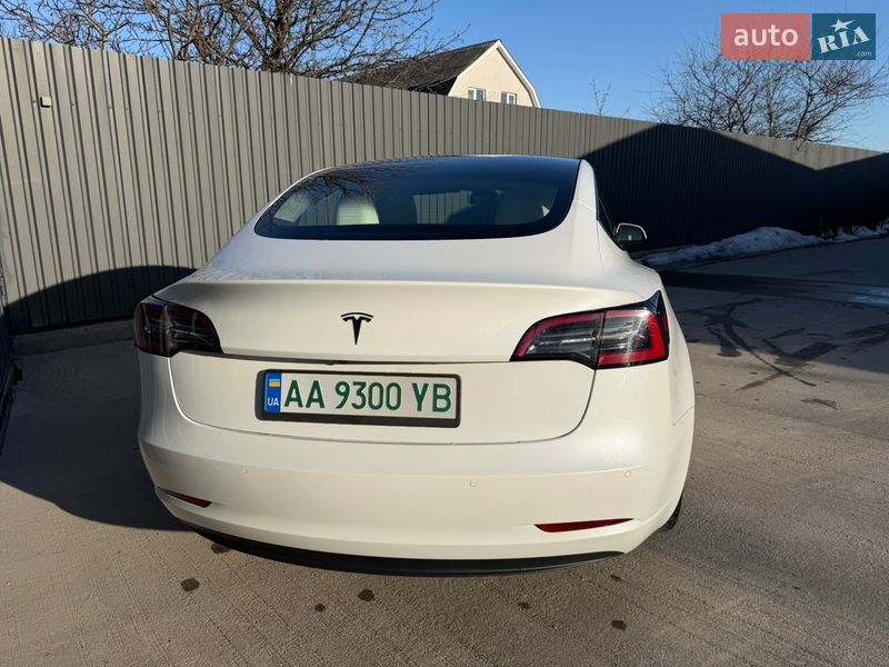 Седан Tesla Model 3 2021 в Киеве