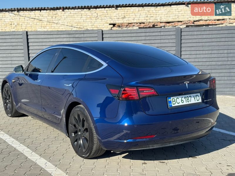 Седан Tesla Model 3 2018 в Дубно