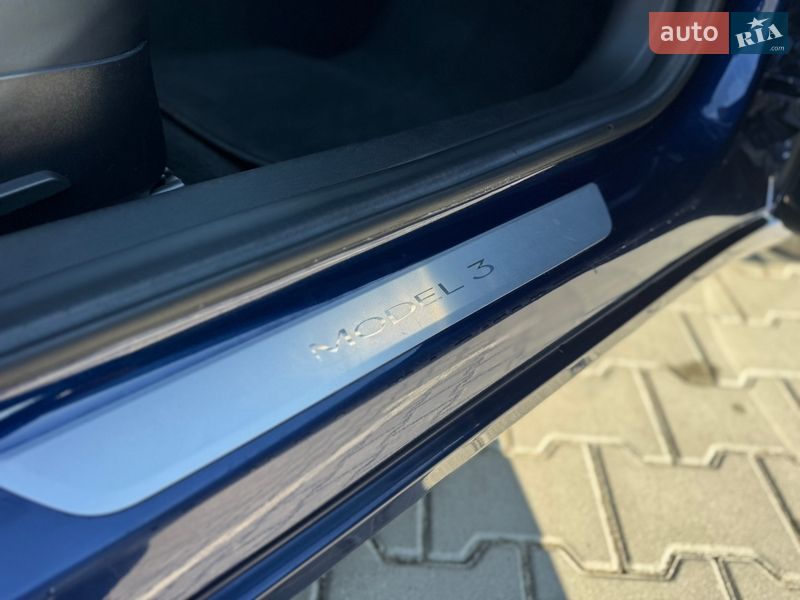Седан Tesla Model 3 2018 в Дубно