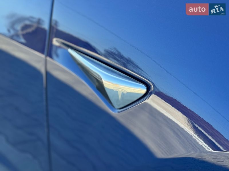 Седан Tesla Model 3 2018 в Дубно