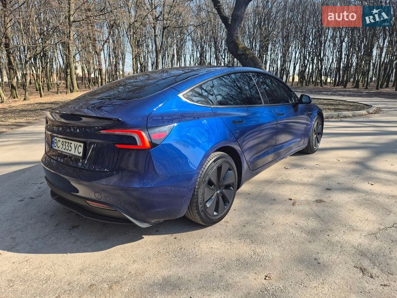 Седан Tesla Model 3 2024 в Львове