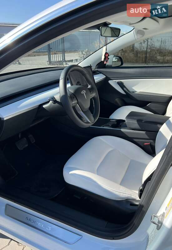 Седан Tesla Model 3 2020 в Львові
