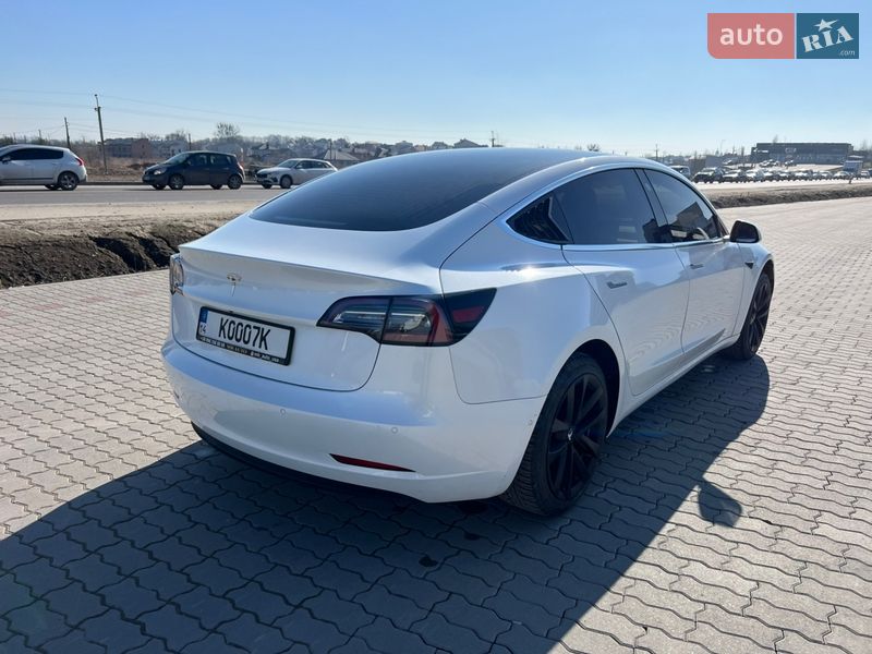 Седан Tesla Model 3 2020 в Львові