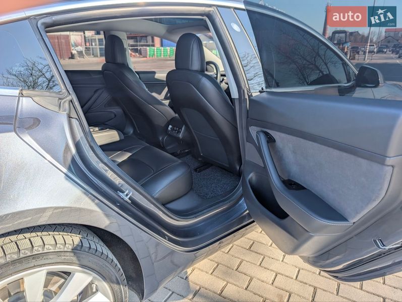 Седан Tesla Model 3 2019 в Коломые