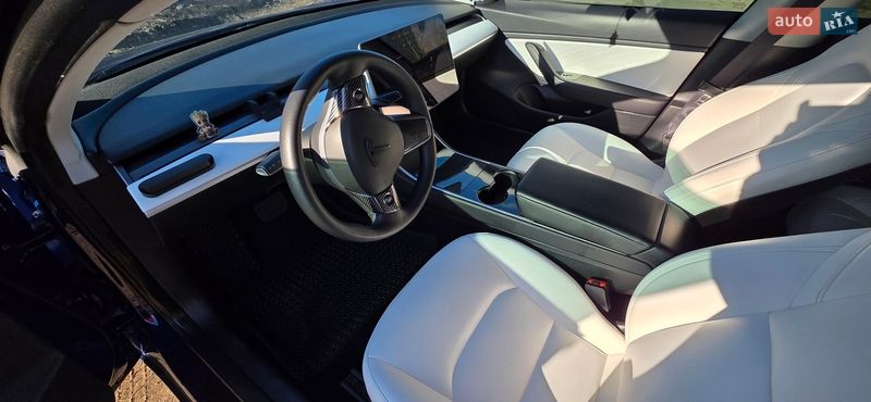 Седан Tesla Model 3 2019 в Киеве