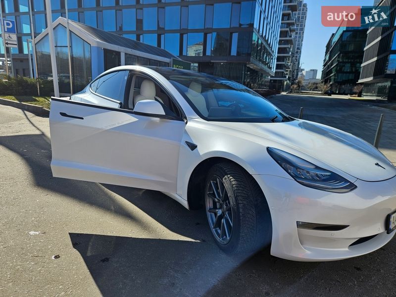 Седан Tesla Model 3 2020 в Киеве