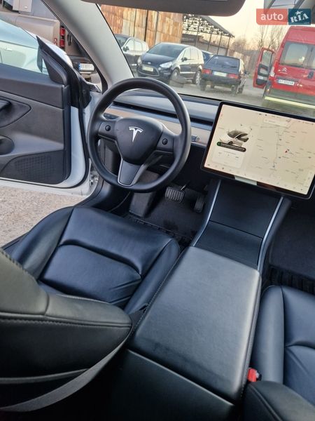 Седан Tesla Model 3 2020 в Долине