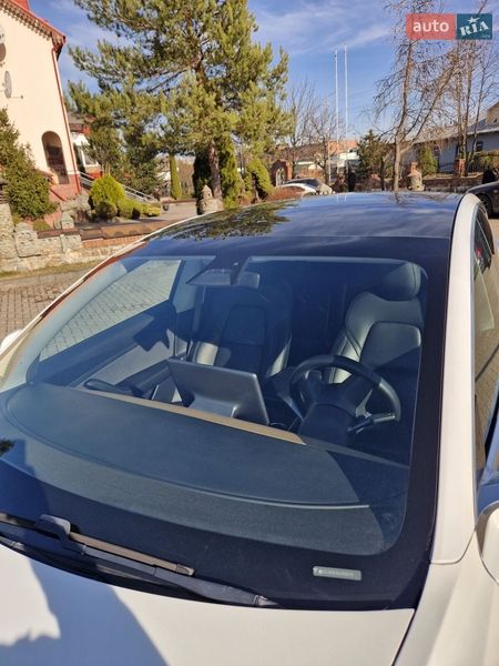 Седан Tesla Model 3 2020 в Долине