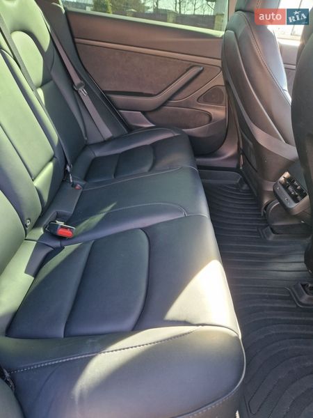 Седан Tesla Model 3 2020 в Долине